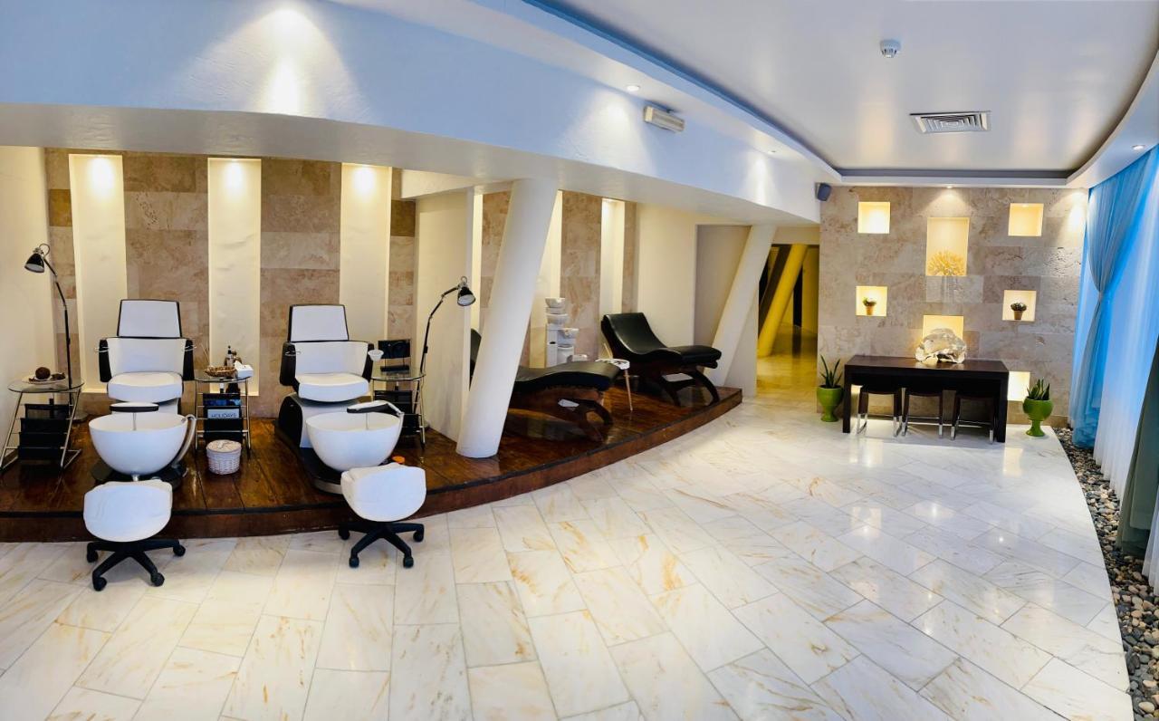 C Hotel Manama Dış mekan fotoğraf